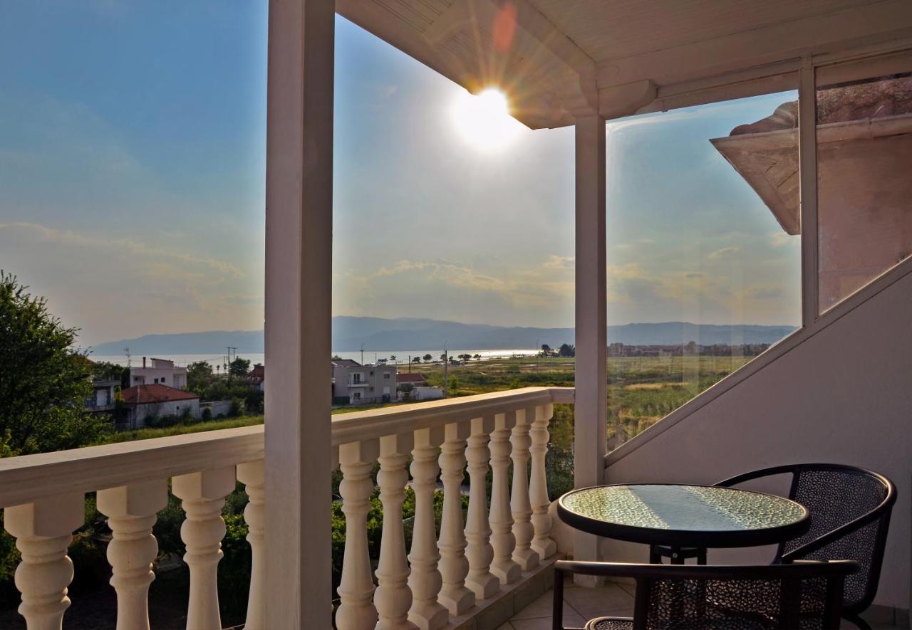Joya Ofrynio Stylish Suites Ofrinion Bagian luar foto