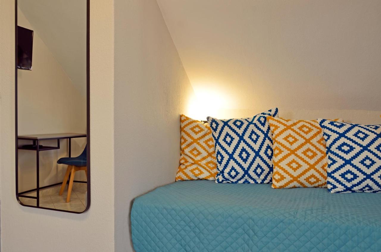 Joya Ofrynio Stylish Suites Ofrinion Bagian luar foto